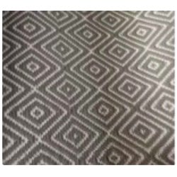 Gulvteppe laget av resirkulert polypropylen (plast)